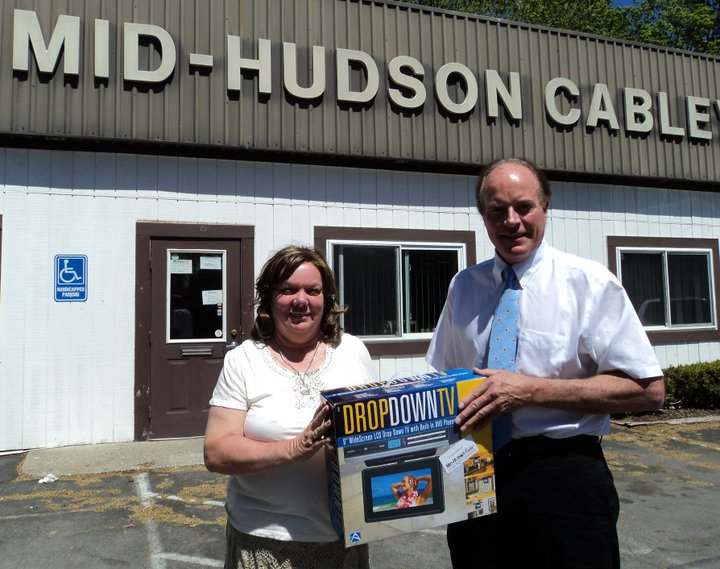 MID-HUDSON CABLEVISION PROVIDES DURHAM VALLEY POST #1416 OF THE AMERICAN LEGION A DROP DOWN TELEVISION FOR THE VETERANS & MILITARY K-9 AUCTION.